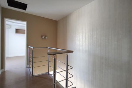 Casa de condomínio à venda com 180m², 3 quartos e 1 vaga Casa de condomínio à venda com 180m², 3 quartos e 1 vagaHall Social