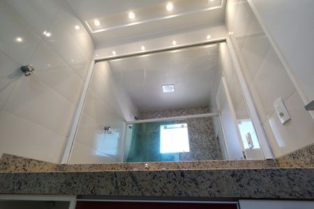 Casa de condomínio à venda com 180m², 3 quartos e 1 vaga Casa de condomínio à venda com 180m², 3 quartos e 1 vagaBanheiro da Suíte