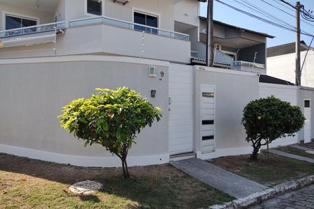 Casa de condomínio à venda com 180m², 3 quartos e 1 vaga Casa de condomínio à venda com 180m², 3 quartos e 1 vagaFachada