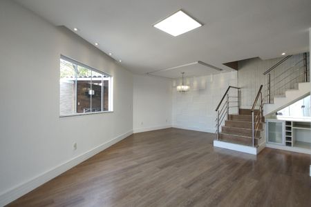 Casa de condomínio à venda com 180m², 3 quartos e 1 vaga Casa de condomínio à venda com 180m², 3 quartos e 1 vagaSala