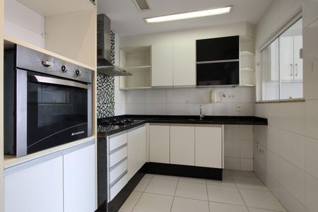 Casa de condomínio à venda com 180m², 3 quartos e 1 vaga Casa de condomínio à venda com 180m², 3 quartos e 1 vagaCozinha