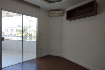 Casa de condomínio à venda com 180m², 3 quartos e 1 vaga Casa de condomínio à venda com 180m², 3 quartos e 1 vagaQuarto 2