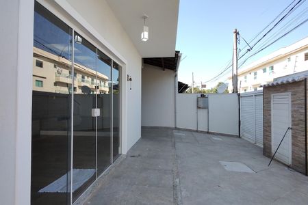 Casa de condomínio à venda com 180m², 3 quartos e 1 vaga Casa de condomínio à venda com 180m², 3 quartos e 1 vagaQuintal