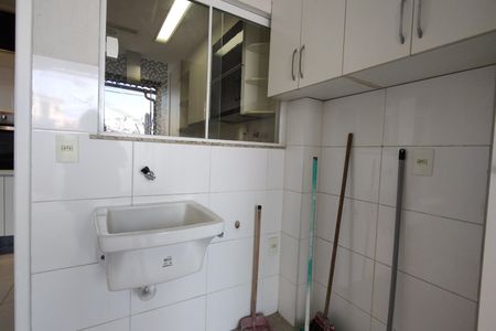 Casa de condomínio à venda com 180m², 3 quartos e 1 vaga Casa de condomínio à venda com 180m², 3 quartos e 1 vagaÁrea de Serviço