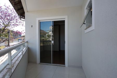 Casa de condomínio à venda com 180m², 3 quartos e 1 vaga Casa de condomínio à venda com 180m², 3 quartos e 1 vagaVaranda da Quarto 2