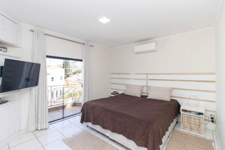 Casa à venda com 300m², 3 quartos e 4 vagas Casa à venda com 300m², 3 quartos e 4 vagasQuarto Suíte