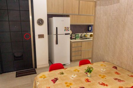 Apartamento à venda com 70m², 2 quartos e 2 vagas Apartamento à venda com 70m², 2 quartos e 2 vagasCozinha e Área de Serviço