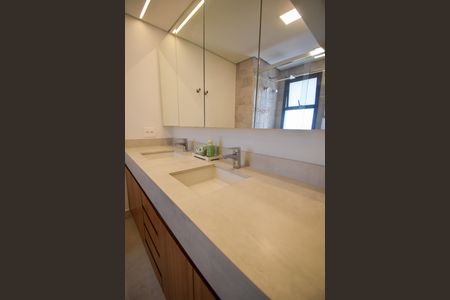 Apartamento à venda com 123m², 2 quartos e 2 vagas Apartamento à venda com 123m², 2 quartos e 2 vagasBanheiro da Suíte