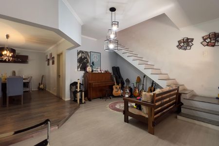 Casa à venda com 300m², 4 quartos e 3 vagas Casa à venda com 300m², 4 quartos e 3 vagasSala