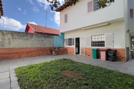 Casa à venda com 300m², 4 quartos e 3 vagas Casa à venda com 300m², 4 quartos e 3 vagasÁrea Externa