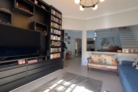 Casa à venda com 300m², 4 quartos e 3 vagas Casa à venda com 300m², 4 quartos e 3 vagasSala