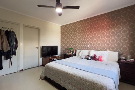 Casa à venda com 300m², 4 quartos e 3 vagas Casa à venda com 300m², 4 quartos e 3 vagasSuíte