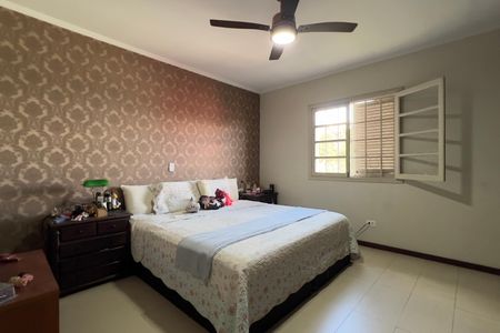 Casa à venda com 300m², 4 quartos e 3 vagas Casa à venda com 300m², 4 quartos e 3 vagasSuíte