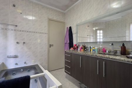 Casa à venda com 300m², 4 quartos e 3 vagas Casa à venda com 300m², 4 quartos e 3 vagasBanheiro da Suíte