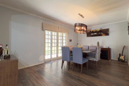 Casa à venda com 300m², 4 quartos e 3 vagas Casa à venda com 300m², 4 quartos e 3 vagasCopa