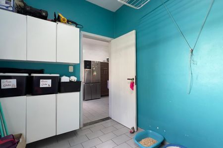 Casa à venda com 300m², 4 quartos e 3 vagas Casa à venda com 300m², 4 quartos e 3 vagasCozinha e Área de Serviço