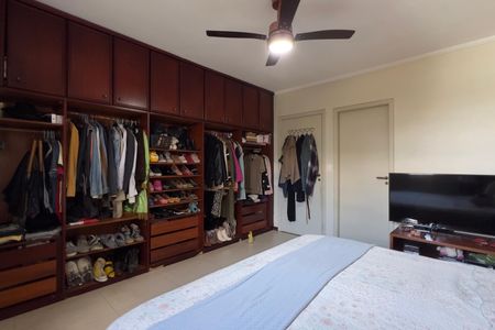 Casa à venda com 300m², 4 quartos e 3 vagas Casa à venda com 300m², 4 quartos e 3 vagasSuíte