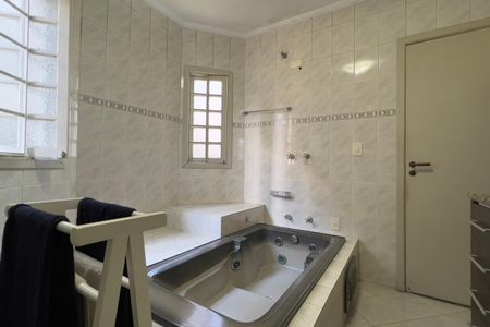 Casa à venda com 300m², 4 quartos e 3 vagas Casa à venda com 300m², 4 quartos e 3 vagasBanheiro da Suíte