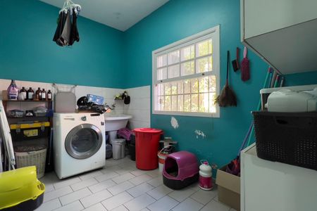 Casa à venda com 300m², 4 quartos e 3 vagas Casa à venda com 300m², 4 quartos e 3 vagasCozinha e Área de Serviço