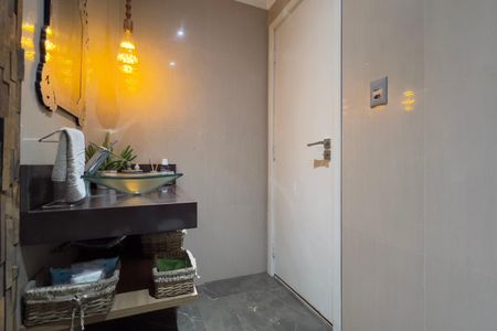 Casa à venda com 300m², 4 quartos e 3 vagas Casa à venda com 300m², 4 quartos e 3 vagasLavabo