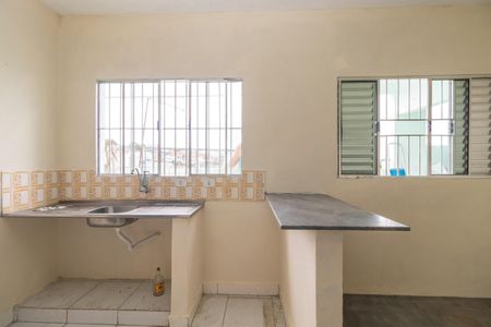 Sala/Cozinha de casa para alugar com 2 quartos, 42m² em Parque dos Bancarios, São Paulo