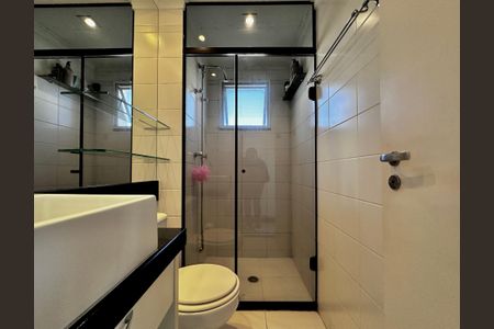 Apartamento à venda com 95m², 2 quartos e 2 vagas Apartamento à venda com 95m², 2 quartos e 2 vagasBanheiro Suíte 1