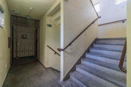 Apartamento à venda com 48m², 1 quarto e 2 vagas Apartamento à venda com 48m², 1 quarto e 2 vagasEscadas