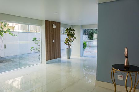 Apartamento à venda com 144m², 4 quartos e 2 vagas Apartamento à venda com 144m², 4 quartos e 2 vagasHall social