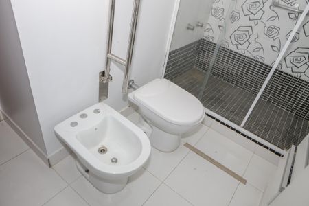 Apartamento à venda com 410m², 5 quartos e 4 vagas Apartamento à venda com 410m², 5 quartos e 4 vagasBanheiro da Suíte 1