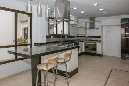 Apartamento à venda com 410m², 5 quartos e 4 vagas Apartamento à venda com 410m², 5 quartos e 4 vagasCozinha