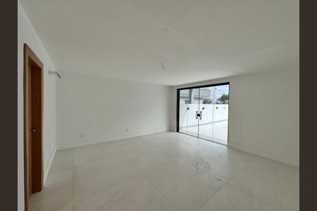 Casa de condomínio à venda com 660m², 5 quartos e 3 vagas Casa de condomínio à venda com 660m², 5 quartos e 3 vagasSuíte 1 Master
