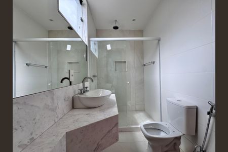 Casa de condomínio à venda com 660m², 5 quartos e 3 vagas Casa de condomínio à venda com 660m², 5 quartos e 3 vagasSuíte 2 - Banheiro