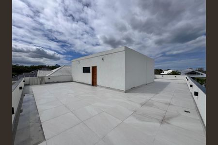 Casa de condomínio à venda com 660m², 5 quartos e 3 vagas Casa de condomínio à venda com 660m², 5 quartos e 3 vagasTerraço