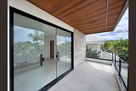 Casa de condomínio à venda com 660m², 5 quartos e 3 vagas Casa de condomínio à venda com 660m², 5 quartos e 3 vagasSuíte 2 - Varanda