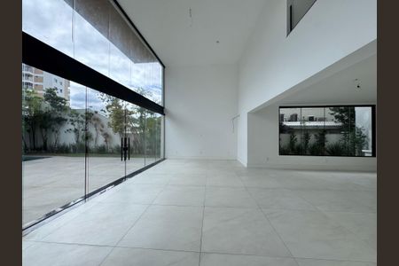 Casa de condomínio à venda com 660m², 5 quartos e 3 vagas Casa de condomínio à venda com 660m², 5 quartos e 3 vagasSala