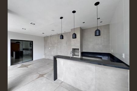 Casa de condomínio à venda com 660m², 5 quartos e 3 vagas Casa de condomínio à venda com 660m², 5 quartos e 3 vagasÁrea externa