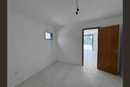 Casa de condomínio à venda com 660m², 5 quartos e 3 vagas Casa de condomínio à venda com 660m², 5 quartos e 3 vagasSuíte 1 Master - Closet