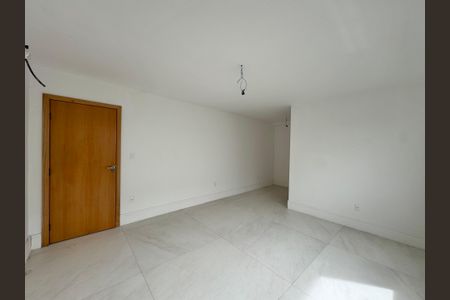 Casa de condomínio à venda com 660m², 5 quartos e 3 vagas Casa de condomínio à venda com 660m², 5 quartos e 3 vagasSuíte 4