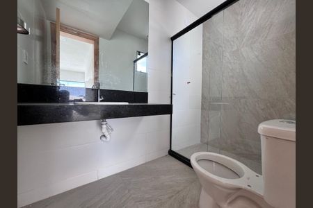 Casa de condomínio à venda com 660m², 5 quartos e 3 vagas Casa de condomínio à venda com 660m², 5 quartos e 3 vagasÁrea comum - Salão banheiro