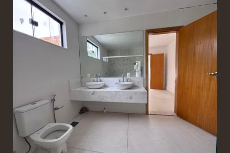 Casa de condomínio à venda com 660m², 5 quartos e 3 vagas Casa de condomínio à venda com 660m², 5 quartos e 3 vagasSuíte 1 Master - Banheiro
