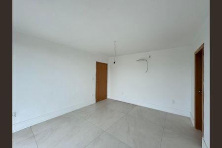 Casa de condomínio à venda com 660m², 5 quartos e 3 vagas Casa de condomínio à venda com 660m², 5 quartos e 3 vagasSuíte 2