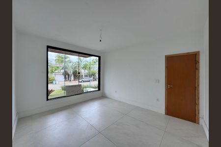 Casa de condomínio à venda com 660m², 5 quartos e 3 vagas Casa de condomínio à venda com 660m², 5 quartos e 3 vagasSuíte 5