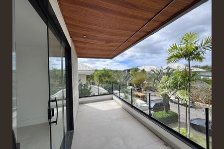 Casa de condomínio à venda com 660m², 5 quartos e 3 vagas Casa de condomínio à venda com 660m², 5 quartos e 3 vagasSuíte 2 - Varanda