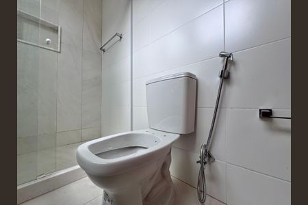 Casa de condomínio à venda com 660m², 5 quartos e 3 vagas Casa de condomínio à venda com 660m², 5 quartos e 3 vagasSuíte 2 - Banheiro