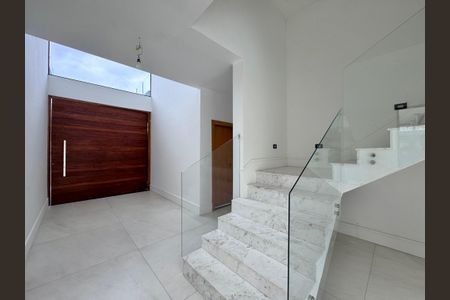 Casa de condomínio à venda com 660m², 5 quartos e 3 vagas Casa de condomínio à venda com 660m², 5 quartos e 3 vagasSala