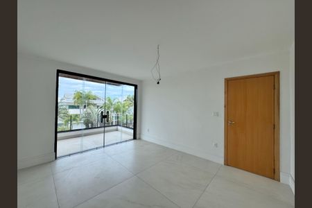 Casa de condomínio à venda com 660m², 5 quartos e 3 vagas Casa de condomínio à venda com 660m², 5 quartos e 3 vagasSuíte 2