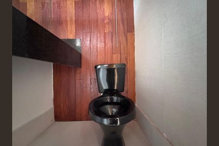 Casa de condomínio à venda com 660m², 5 quartos e 3 vagas Casa de condomínio à venda com 660m², 5 quartos e 3 vagasLavabo