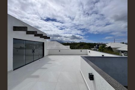 Casa de condomínio à venda com 660m², 5 quartos e 3 vagas Casa de condomínio à venda com 660m², 5 quartos e 3 vagasTerraço