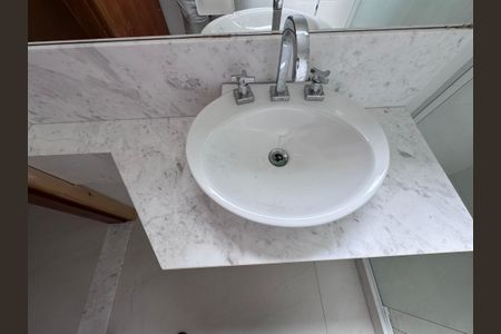 Casa de condomínio à venda com 660m², 5 quartos e 3 vagas Casa de condomínio à venda com 660m², 5 quartos e 3 vagasSuíte 2 - Banheiro