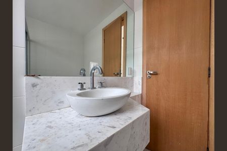 Casa de condomínio à venda com 660m², 5 quartos e 3 vagas Casa de condomínio à venda com 660m², 5 quartos e 3 vagasSuíte 4 - Banheiro